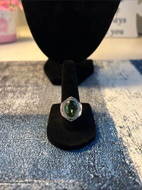 Sterling Silver Green Peridot Gemstone Ring Size 8.5 Vintage Style